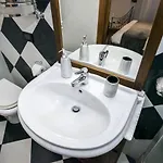 Gasthuis Vicolo Dell'aquila - Residenze Romanae 4*
